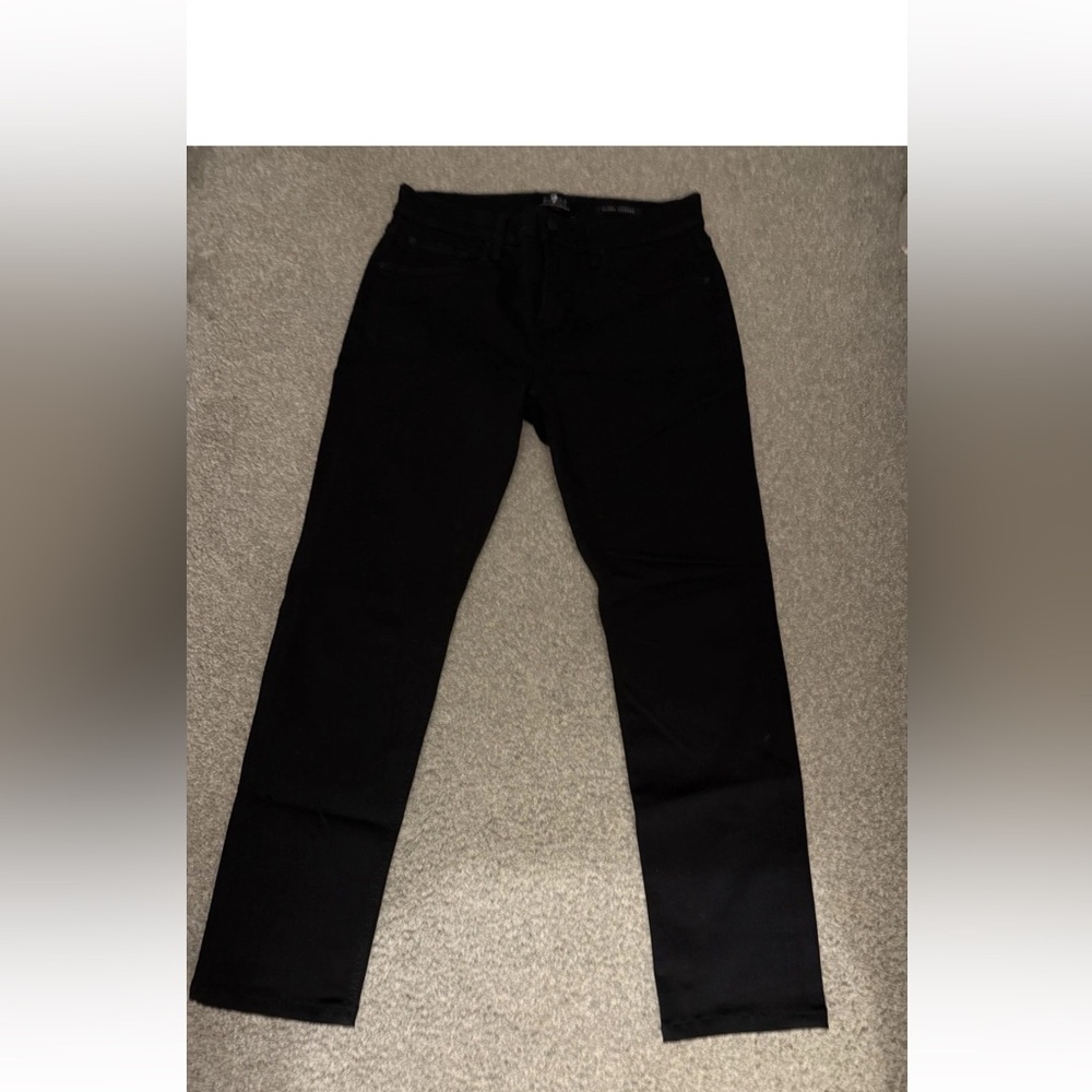 Seven jeans slimmy tapered 32 x 28. Like new